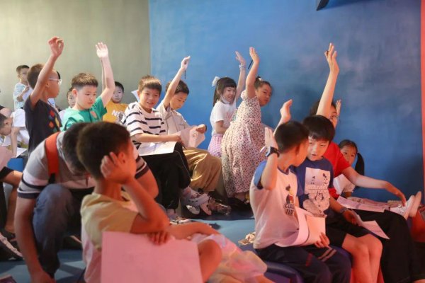 日斗配资 小学生“对话”阿基米德，趣味实验点燃科学热情